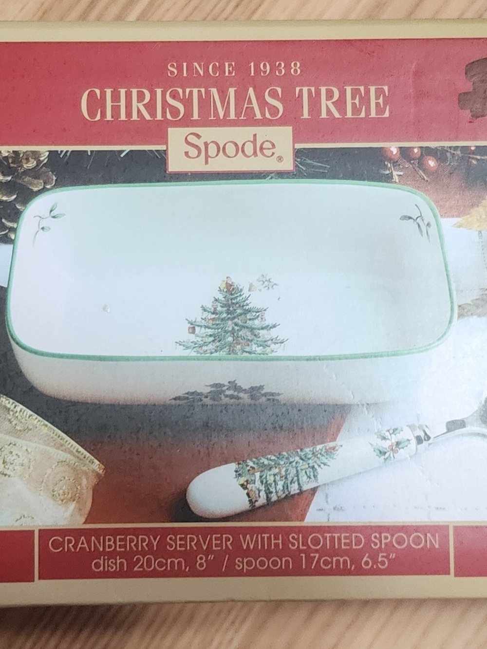 Spode Christmas Tree Cranberry Server in White and Green